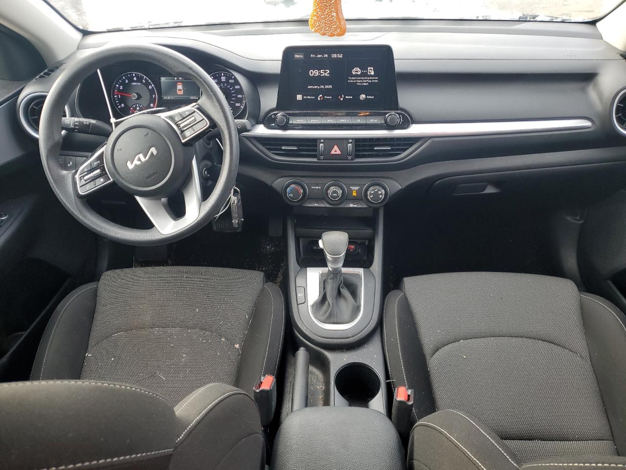 2024 Kia Forte - Image 8