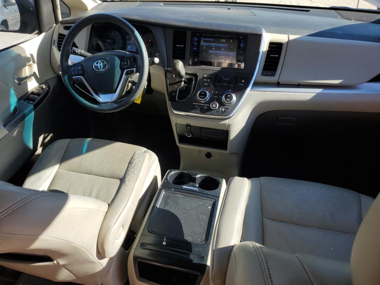 2015 Toyota Sienna - Image 8