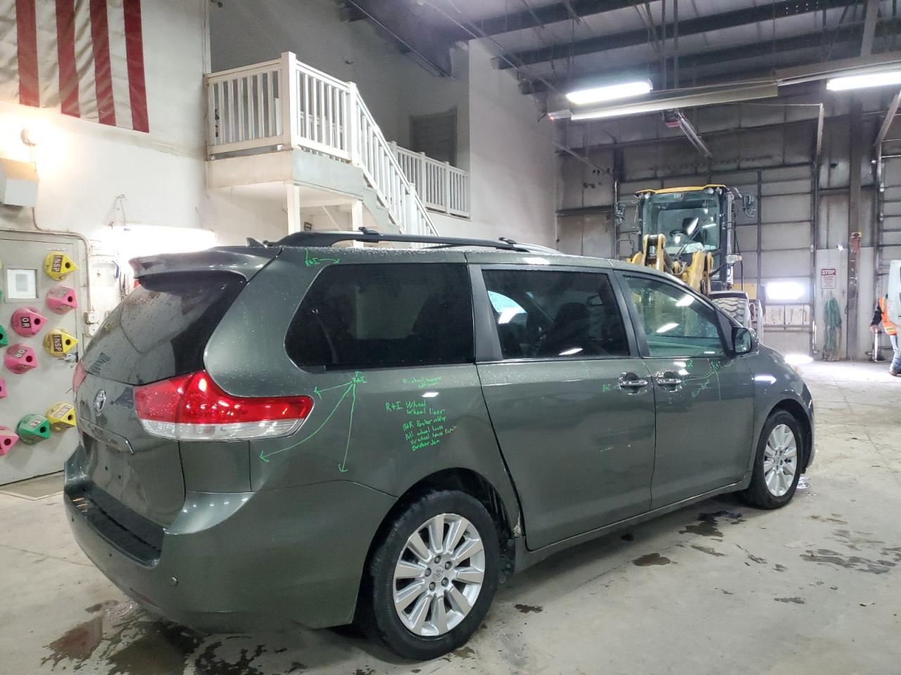 2011 Toyota Sienna - Image 3