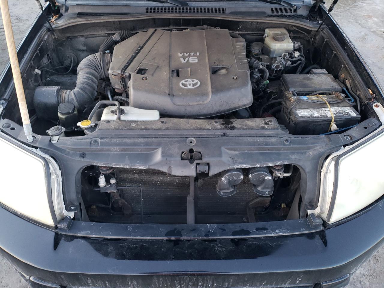 2004 Toyota 4Runner - Image 12