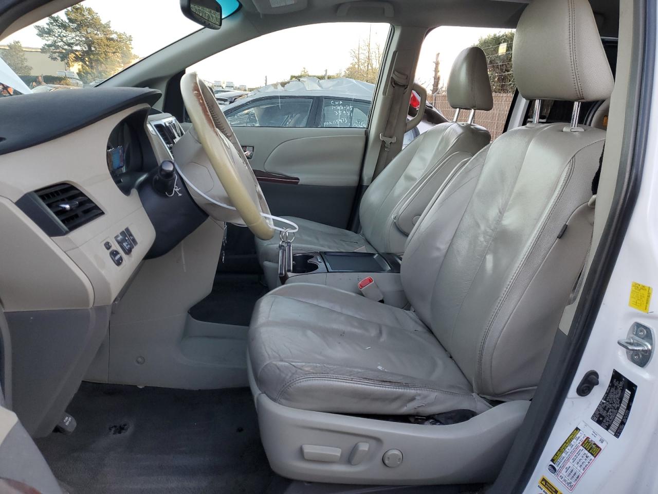 2011 Toyota Sienna - Image 7