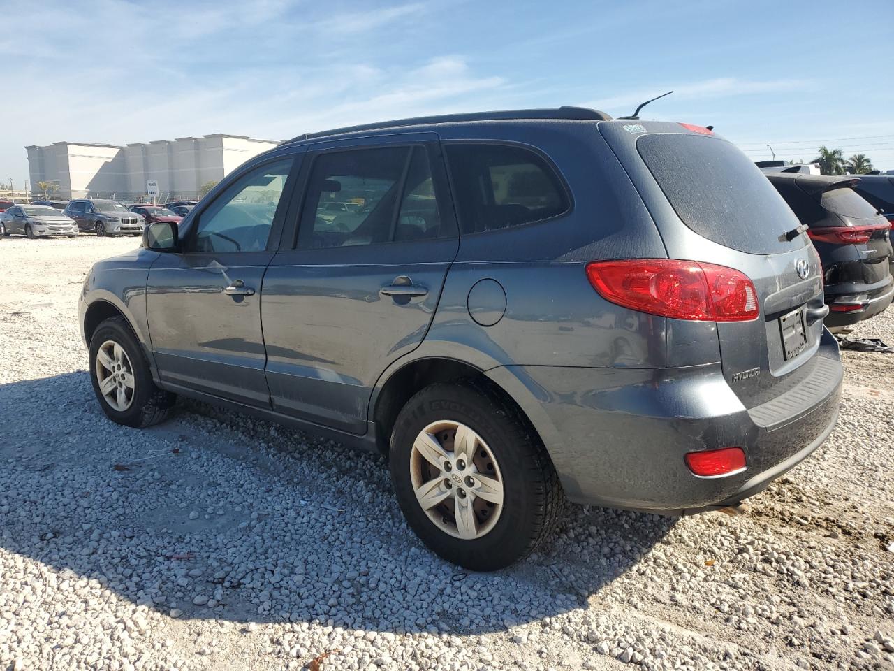 2009 Hyundai Santa Fe - Image 2