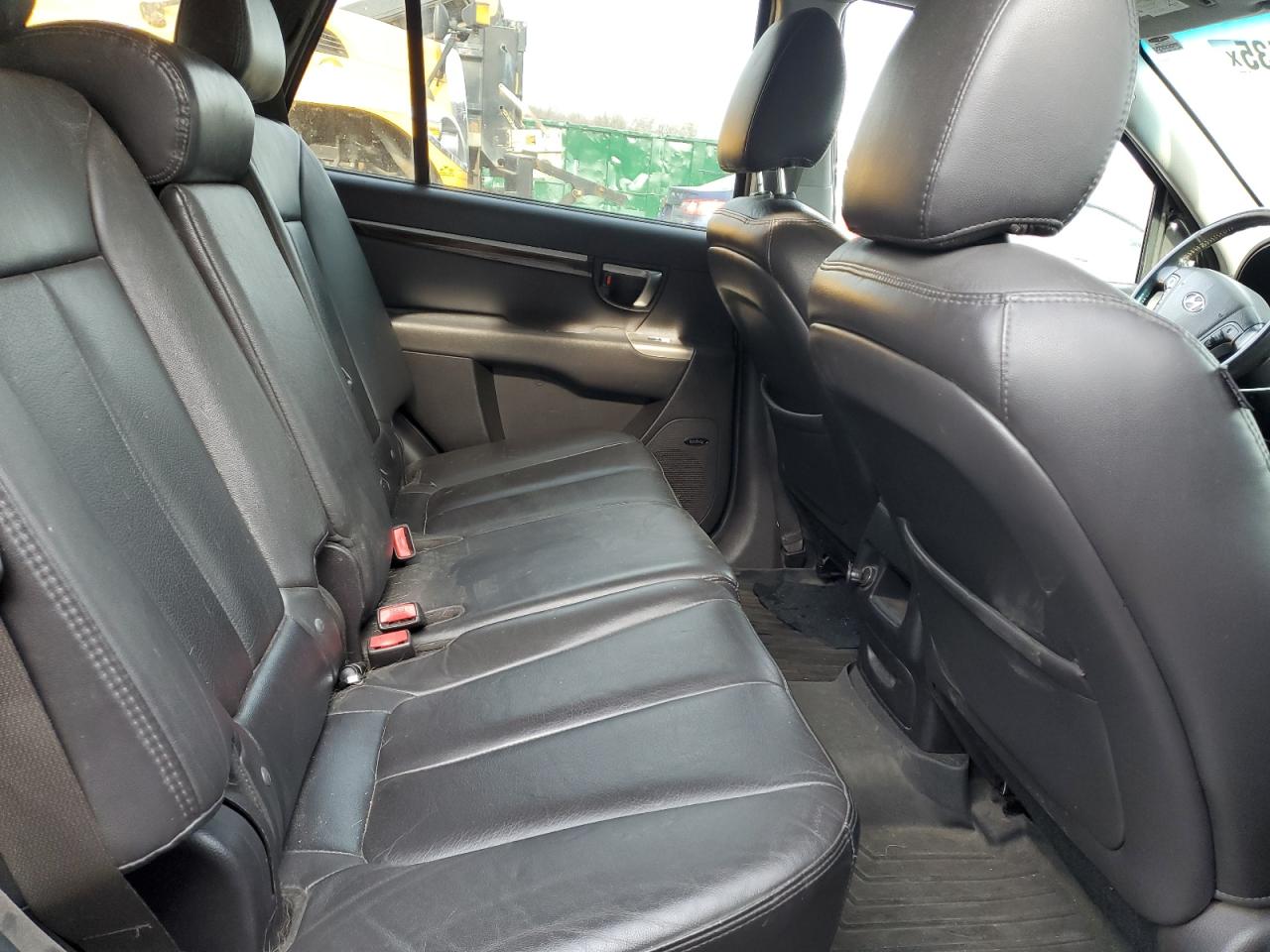 2011 Hyundai Santa Fe - Image 11