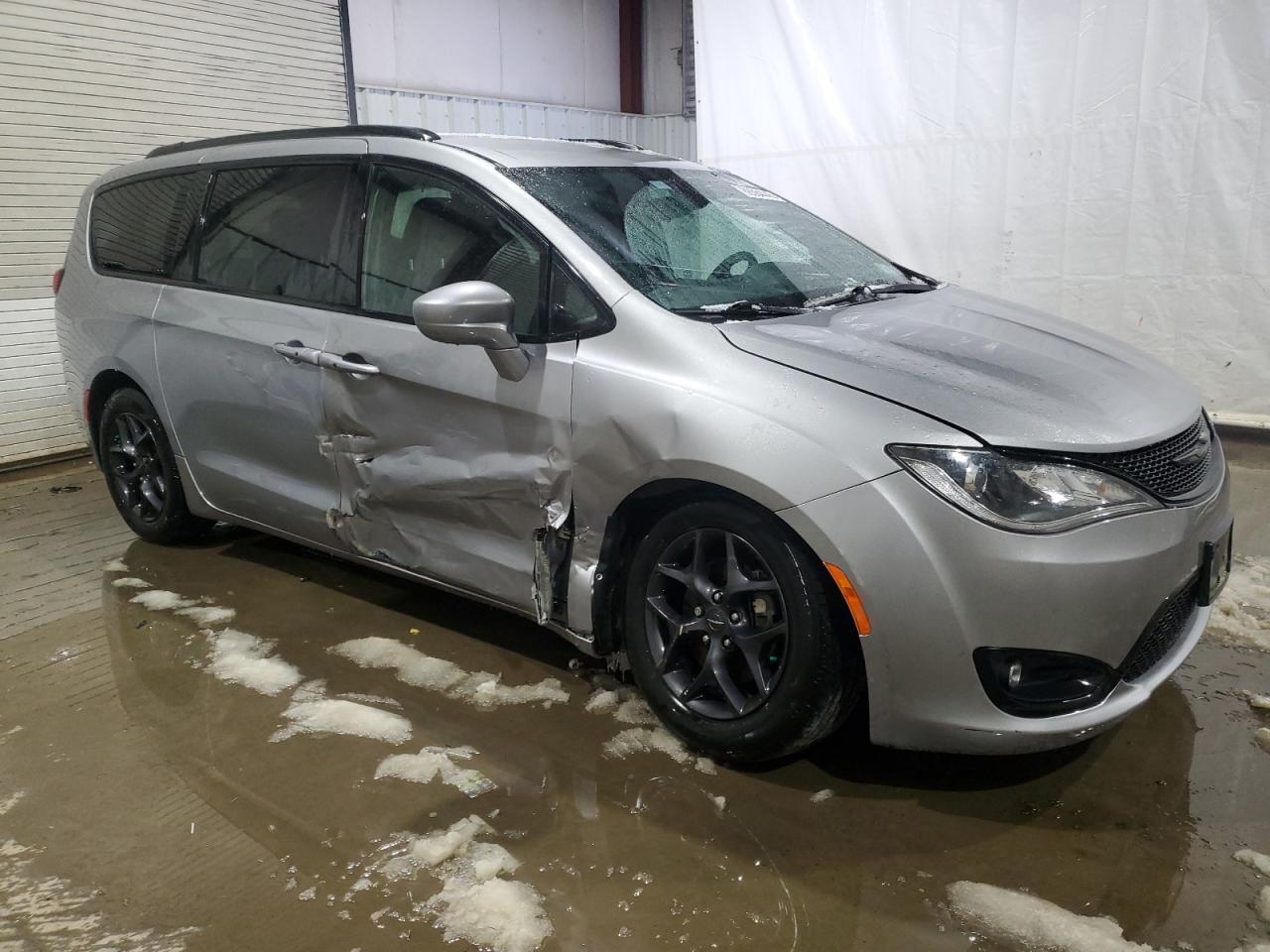 2018 Chrysler Pacifica - Image 4