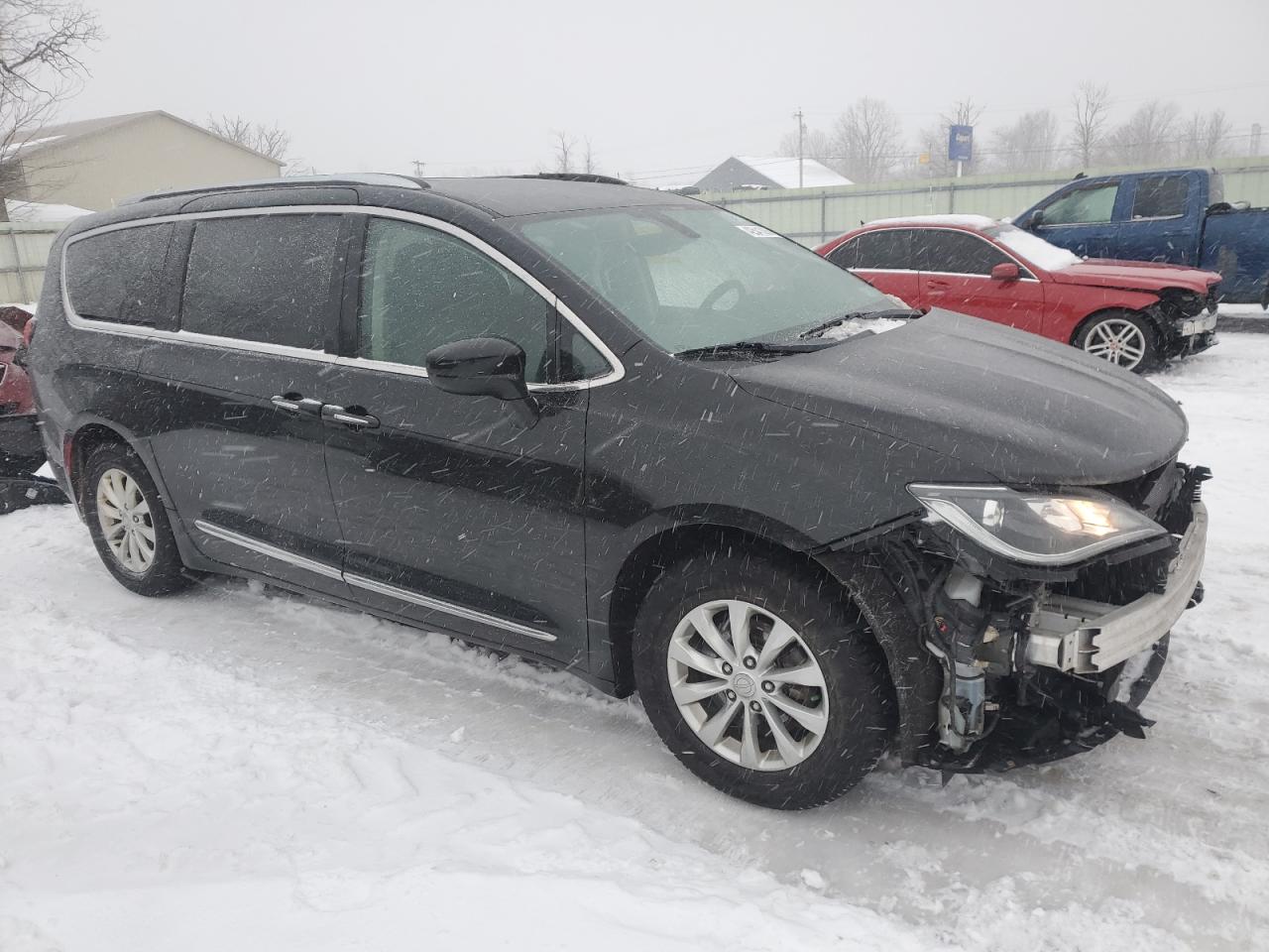 2018 Chrysler Pacifica - Image 4