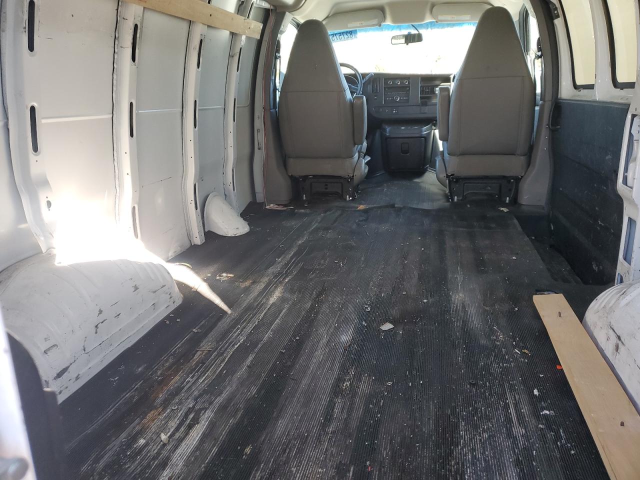 2018 GMC Savana - Image 10