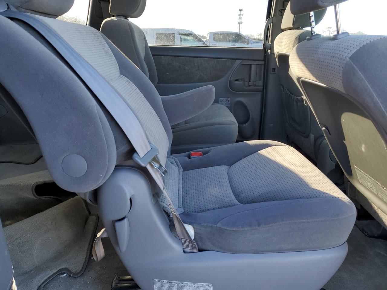2009 Toyota Sienna - Image 11