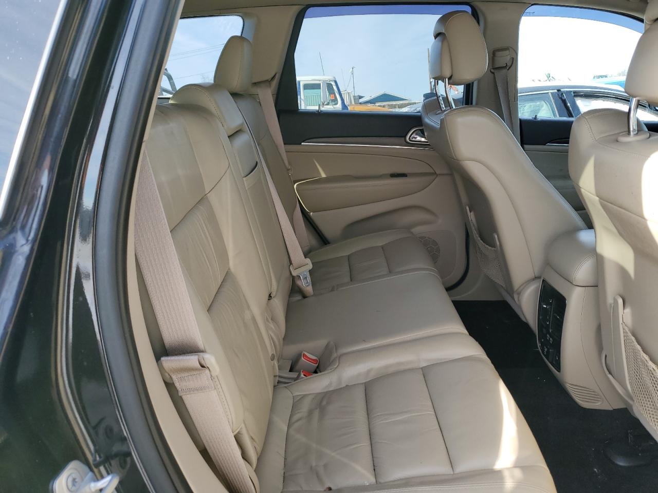2015 Jeep Grand Cherokee - Image 11