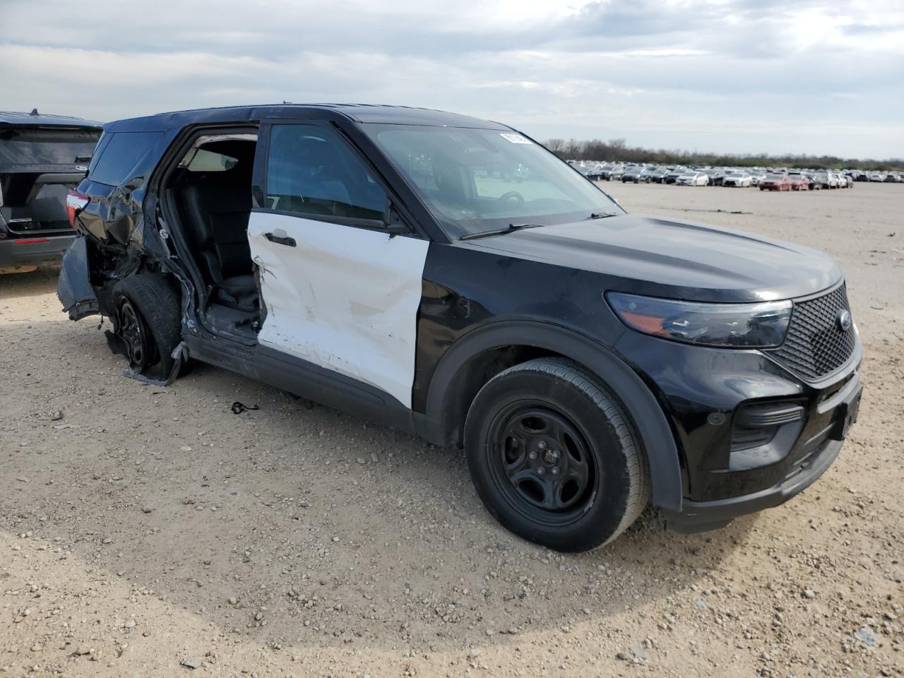 2022 Ford Explorer - Image 4