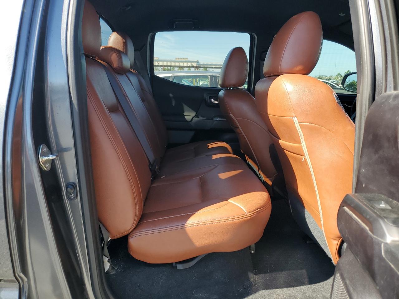 2020 Toyota Tacoma - Image 10