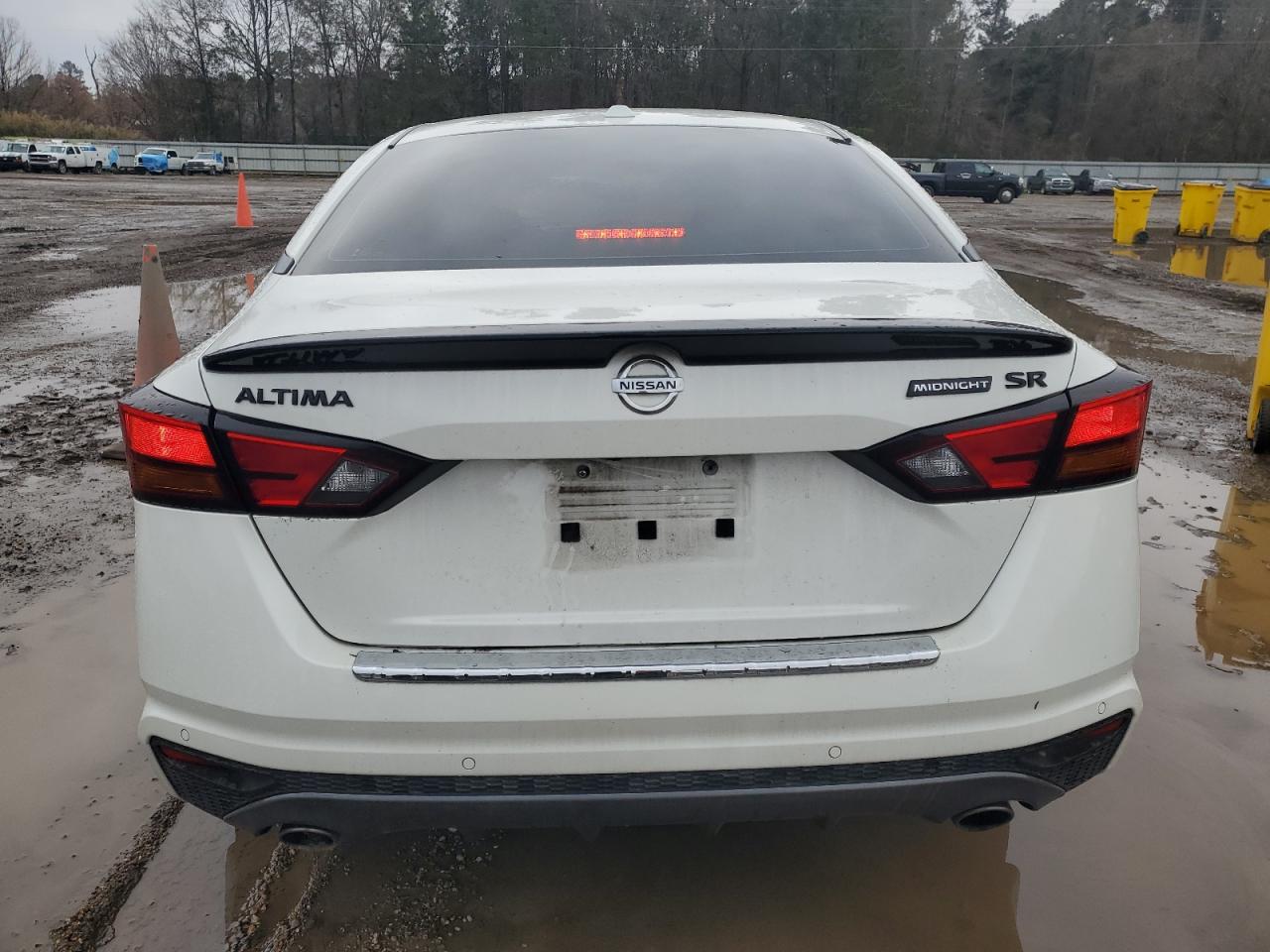 2022 Nissan Altima - Image 6