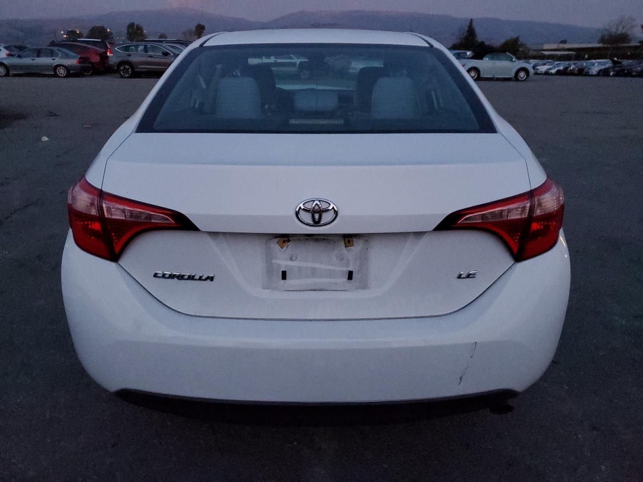 VIN 2T1BURHE8JC015757 2018 TOYOTA COROLLA no.6