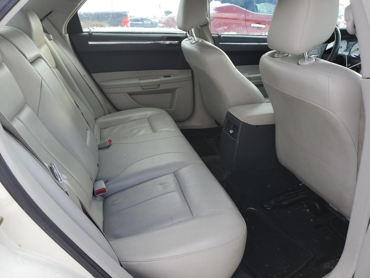 2005 Chrysler 300 - Image 10
