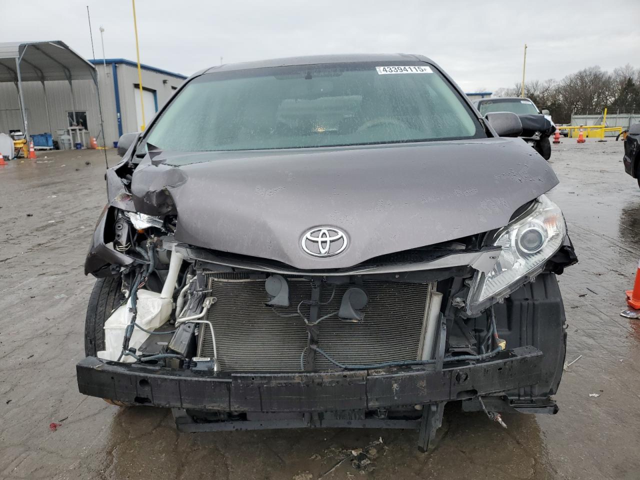 2011 Toyota Sienna - Image 5