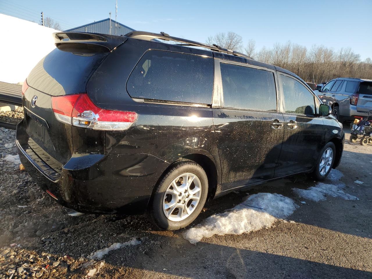 2011 Toyota Sienna - Image 3