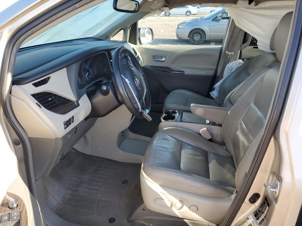 2015 Toyota Sienna - Image 7