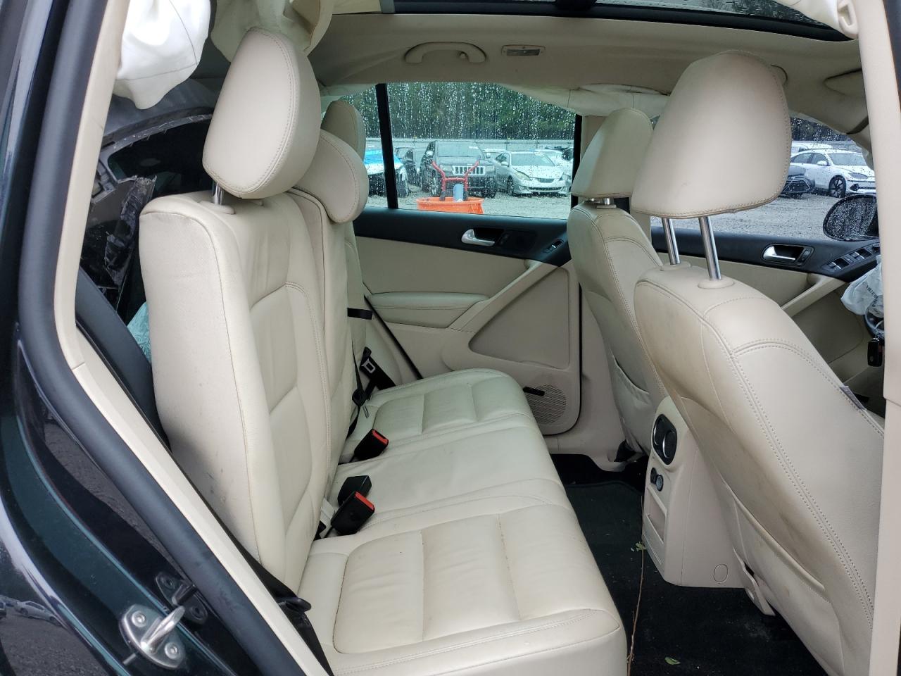 2016 Volkswagen Tiguan - Image 11