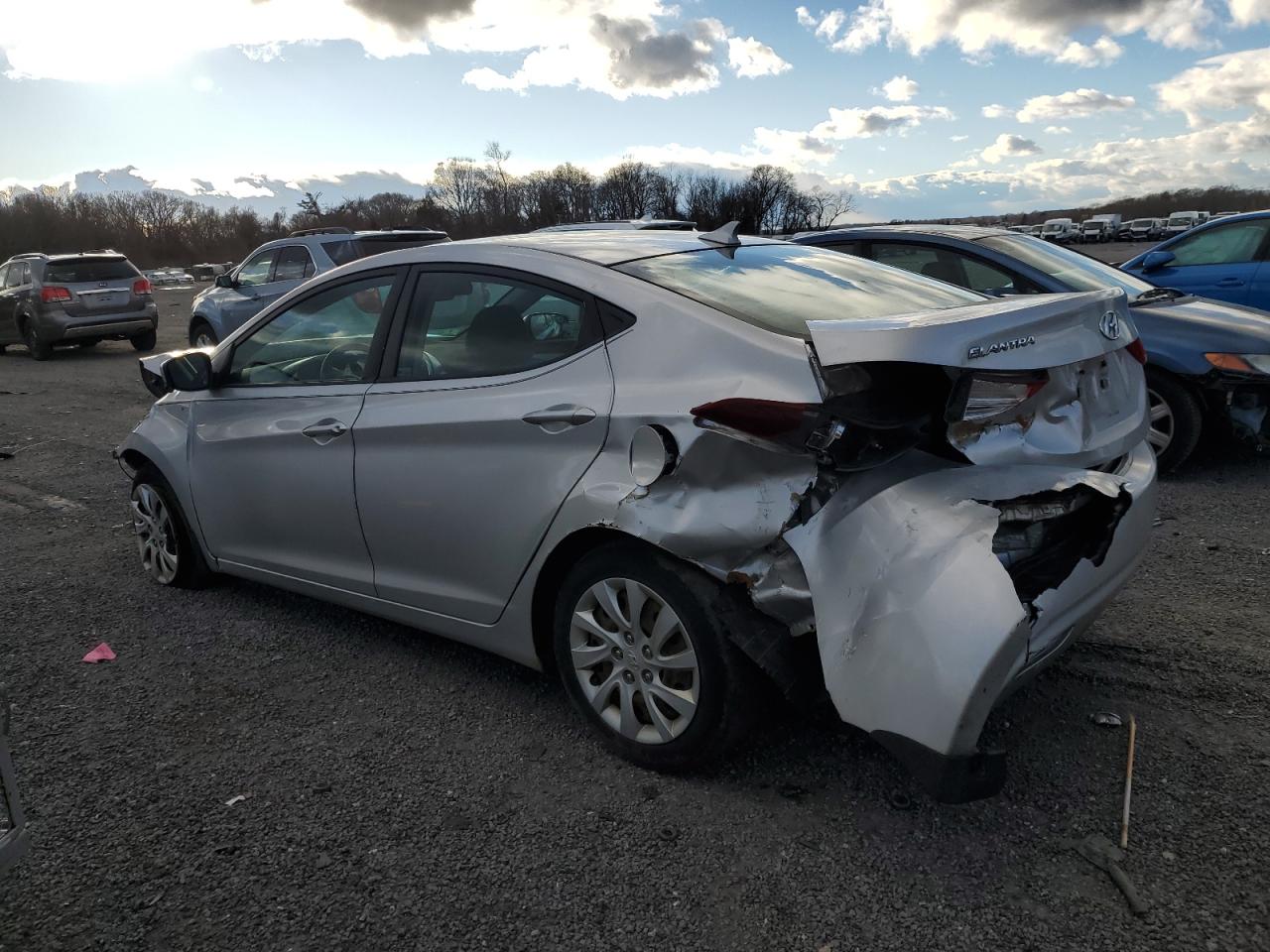 2012 Hyundai Elantra - Image 2