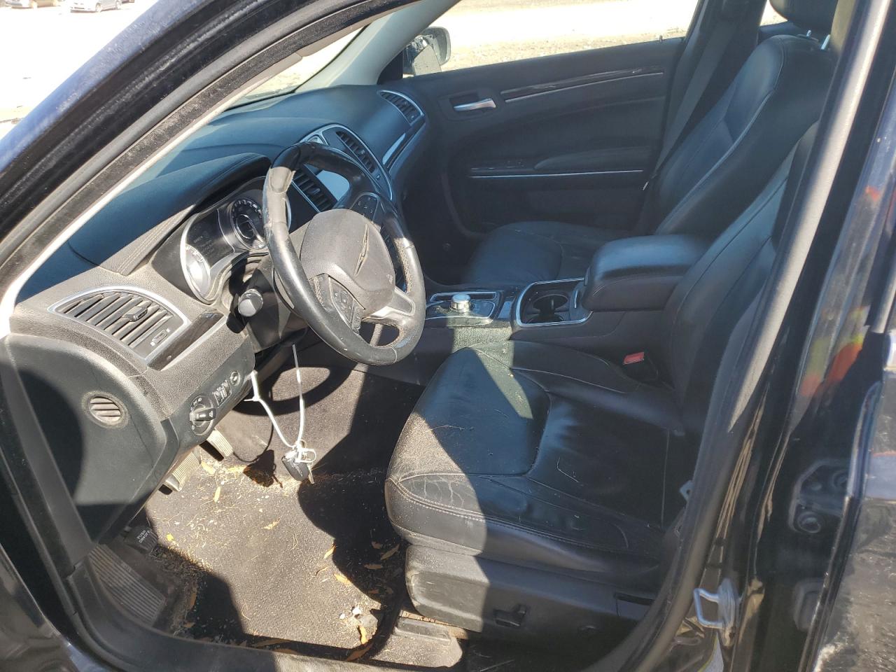 2015 Chrysler 300 - Image 7