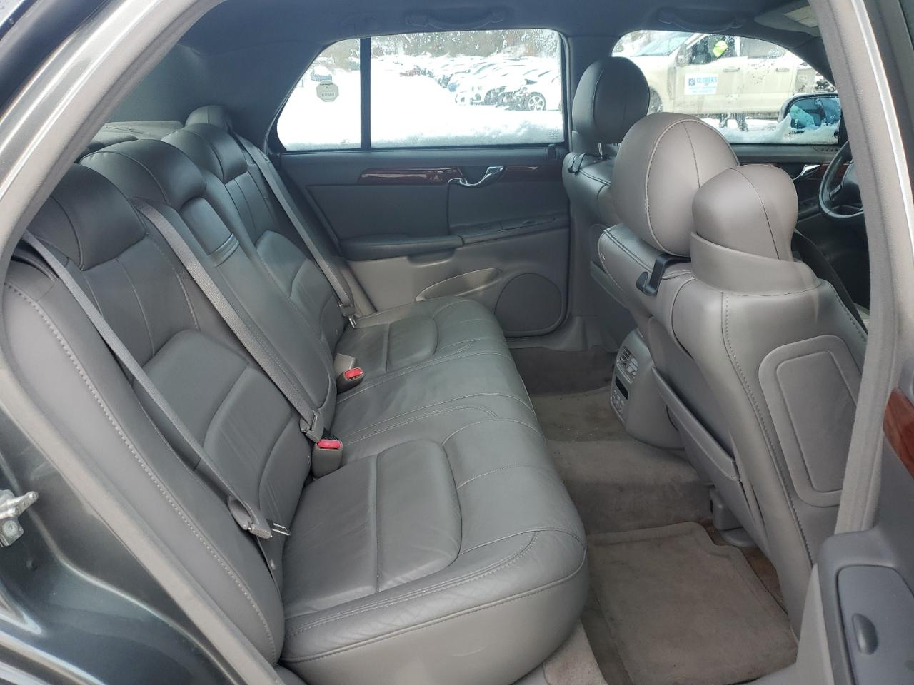 2005 Cadillac De Ville - Image 10