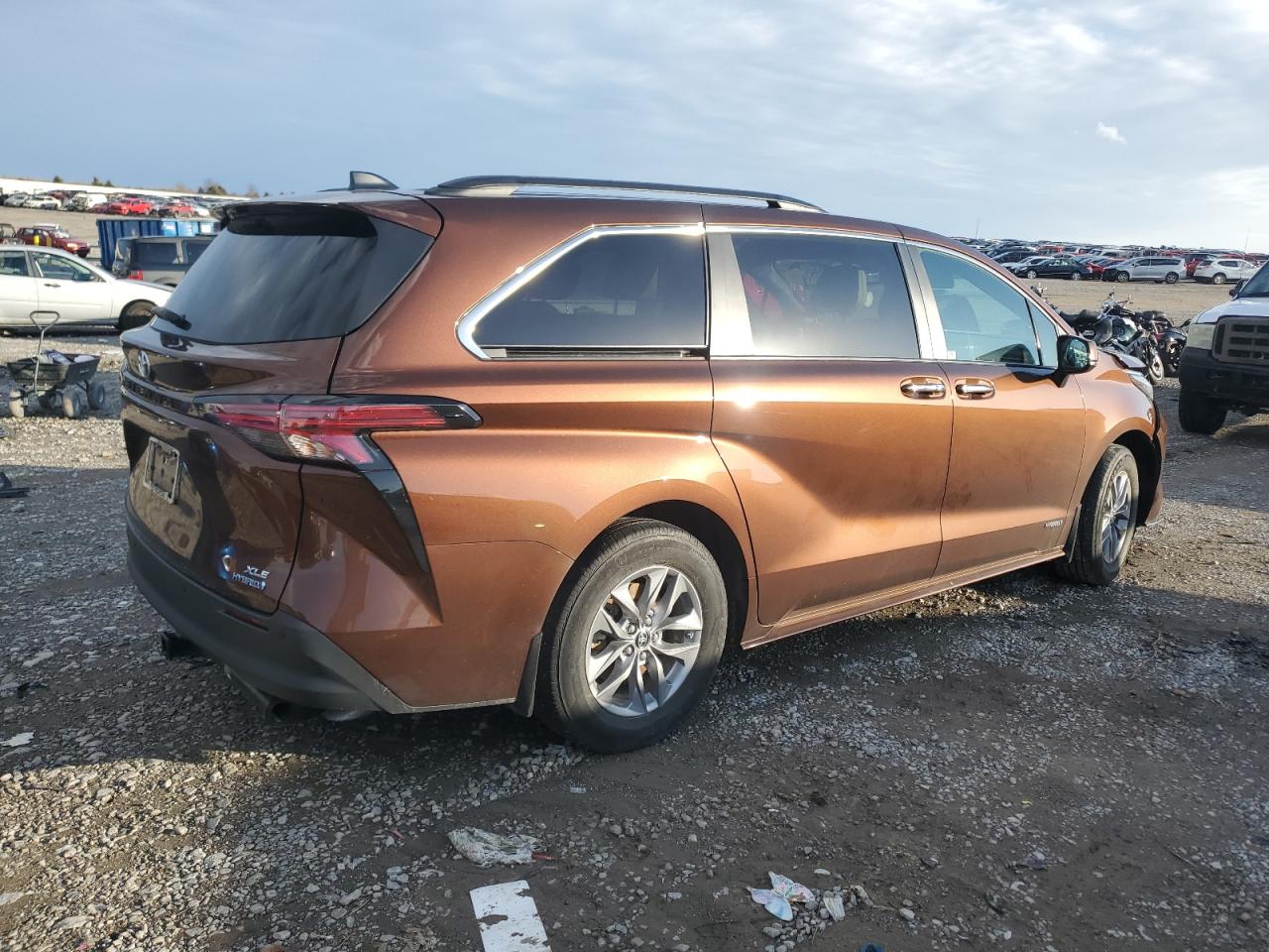 2021 Toyota Sienna - Image 3