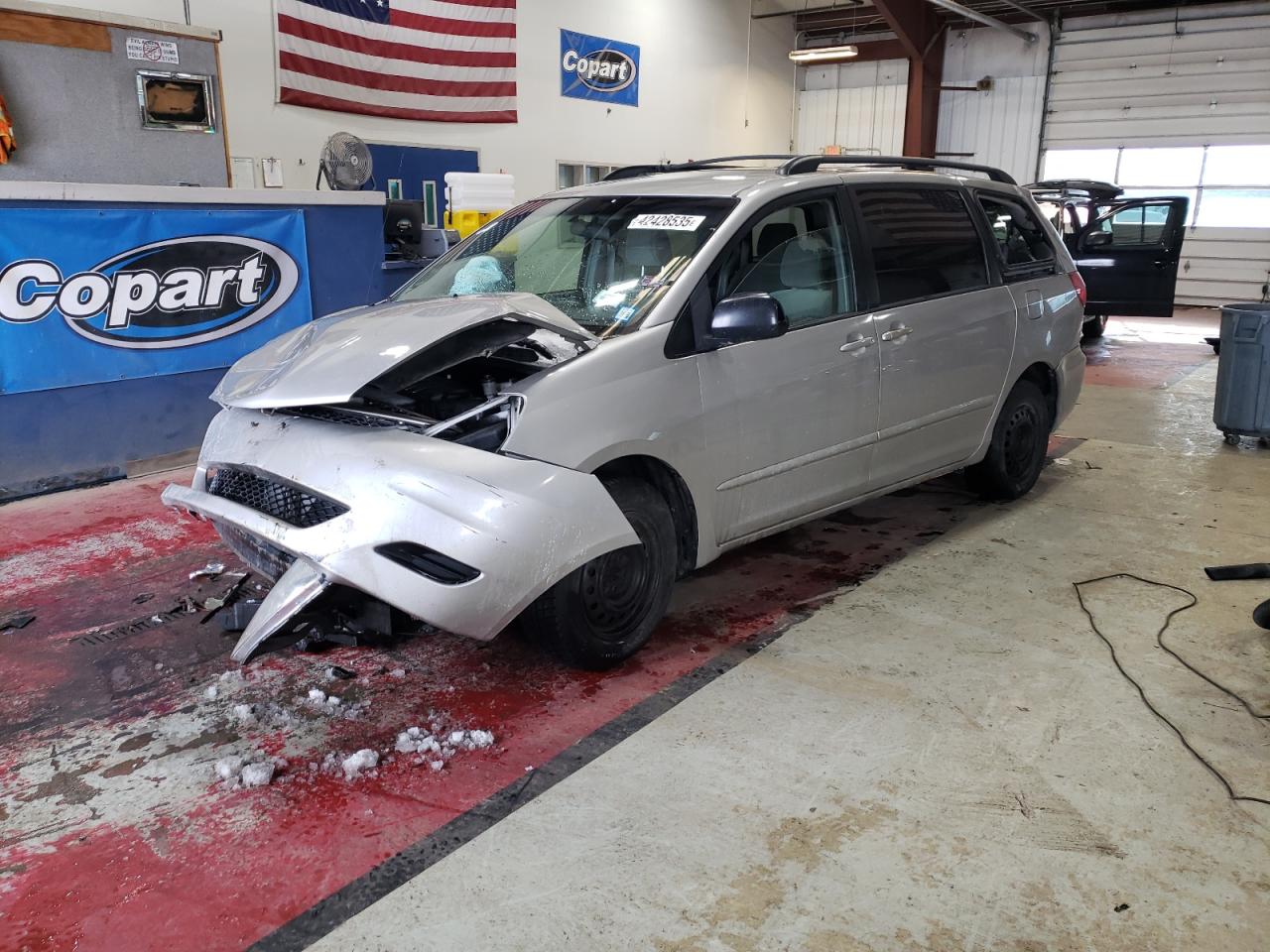 2009 Toyota Sienna - Image 1