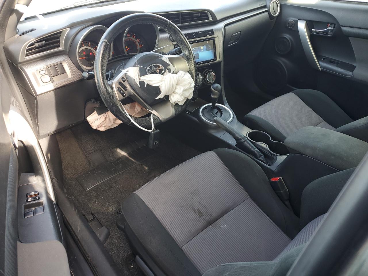 2016 Scion tC - Image 8