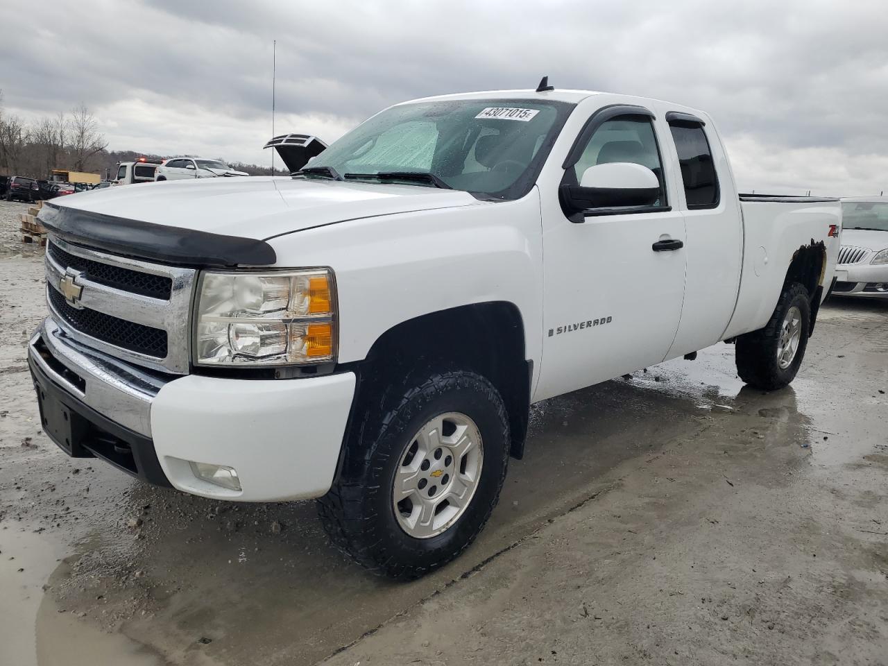 2009 Chevrolet Silverado - Image 1