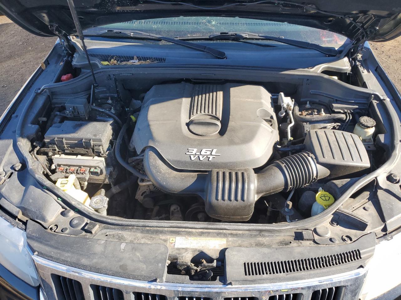 2012 Jeep Grand Cherokee - Image 11