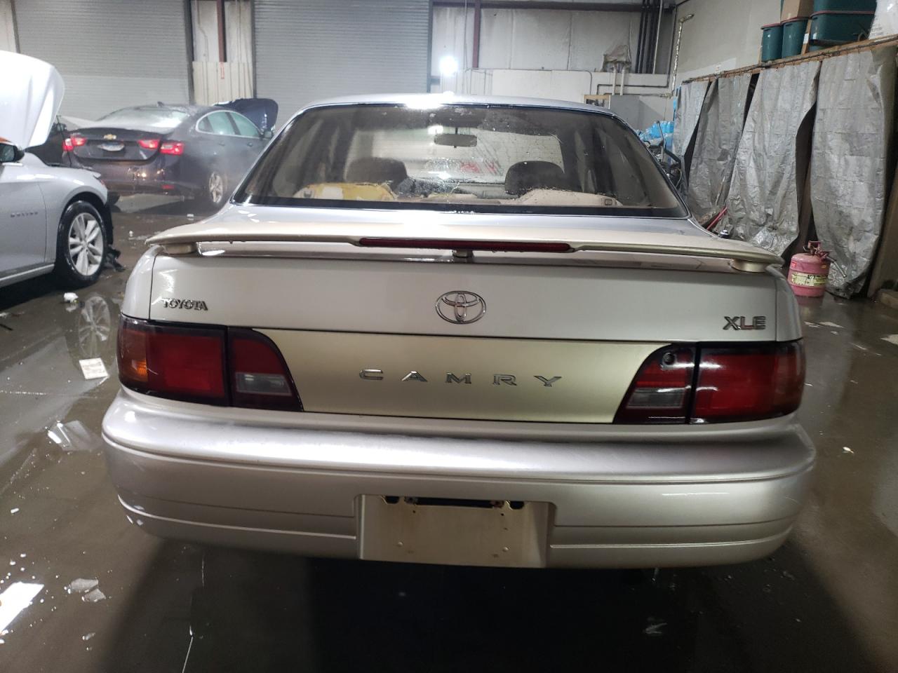 1995 Toyota Camry - Image 6
