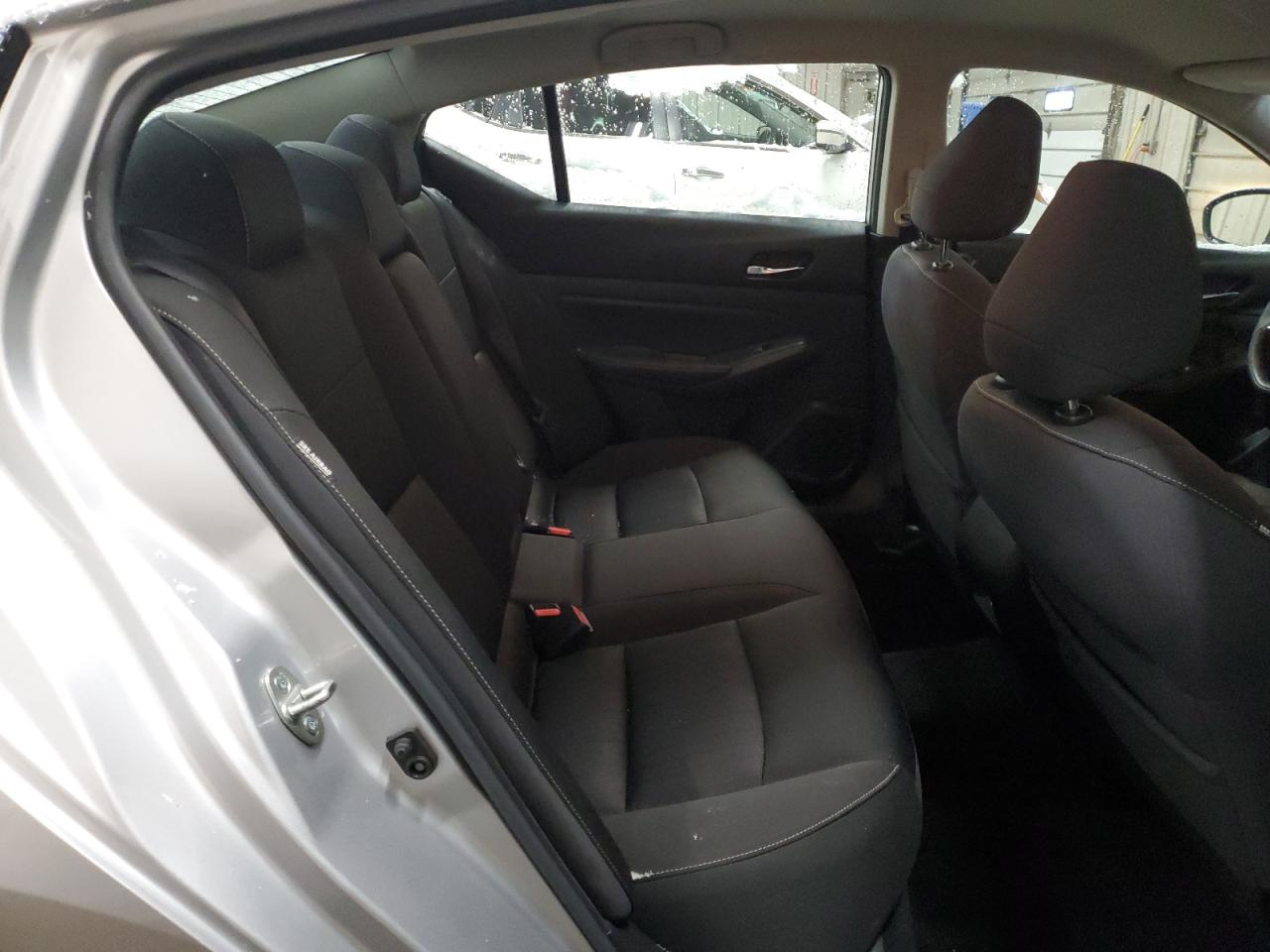 2020 Nissan Altima - Image 10