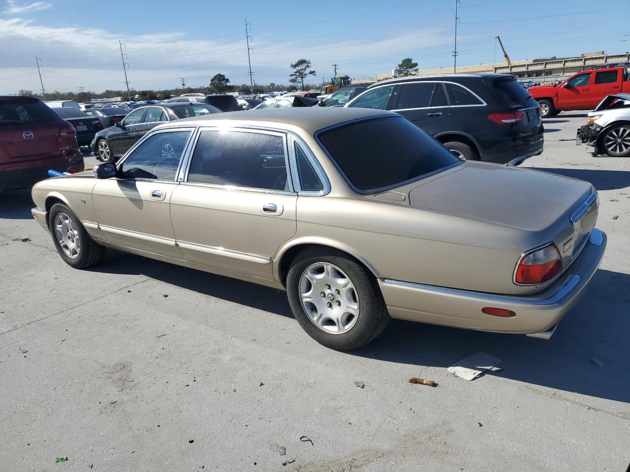 2000 Jaguar XJ - Image 2