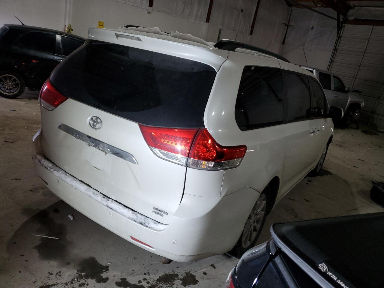 2011 Toyota Sienna - Image 3