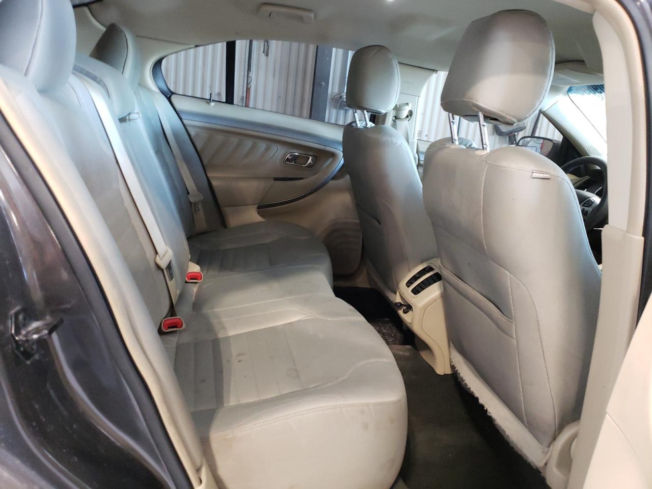 2016 Ford Taurus - Image 11