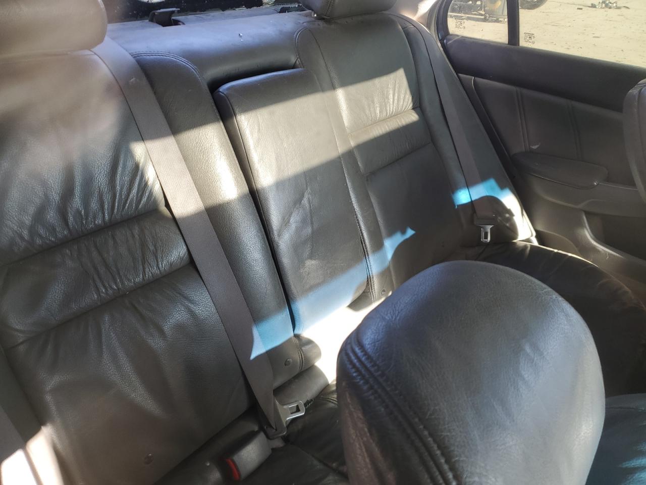 2004 Honda Accord - Image 10