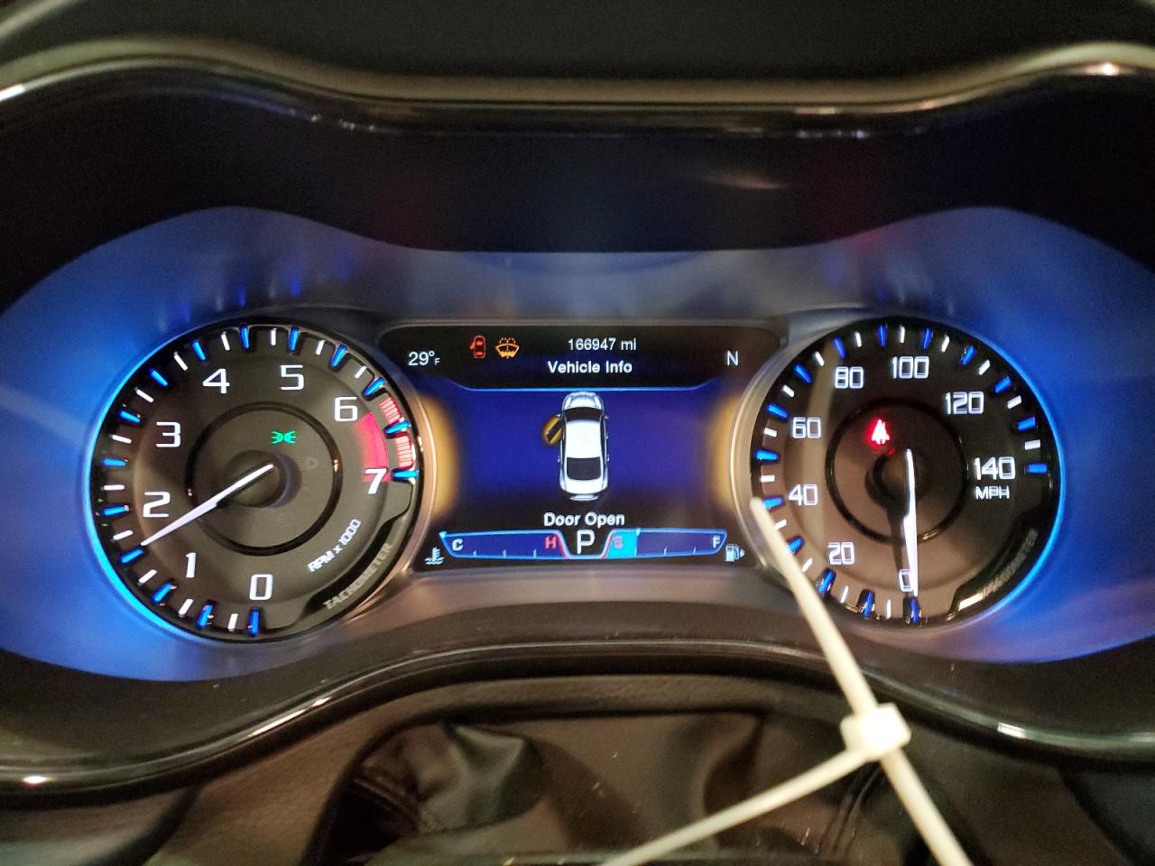 2015 Chrysler 200 - Image 9