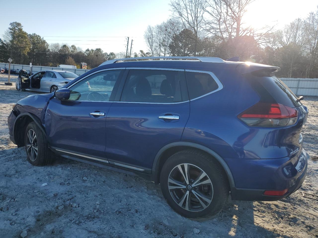 2018 Nissan Rogue - Image 2
