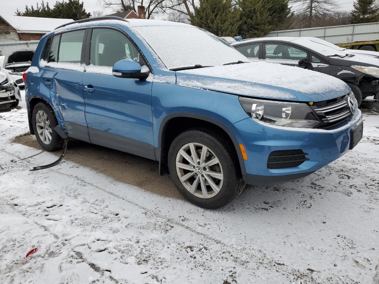 2017 Volkswagen Tiguan - Image 4