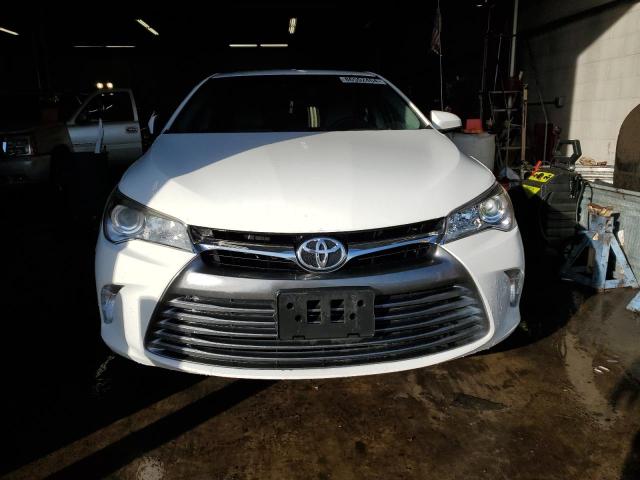  TOYOTA CAMRY 2017 Белый