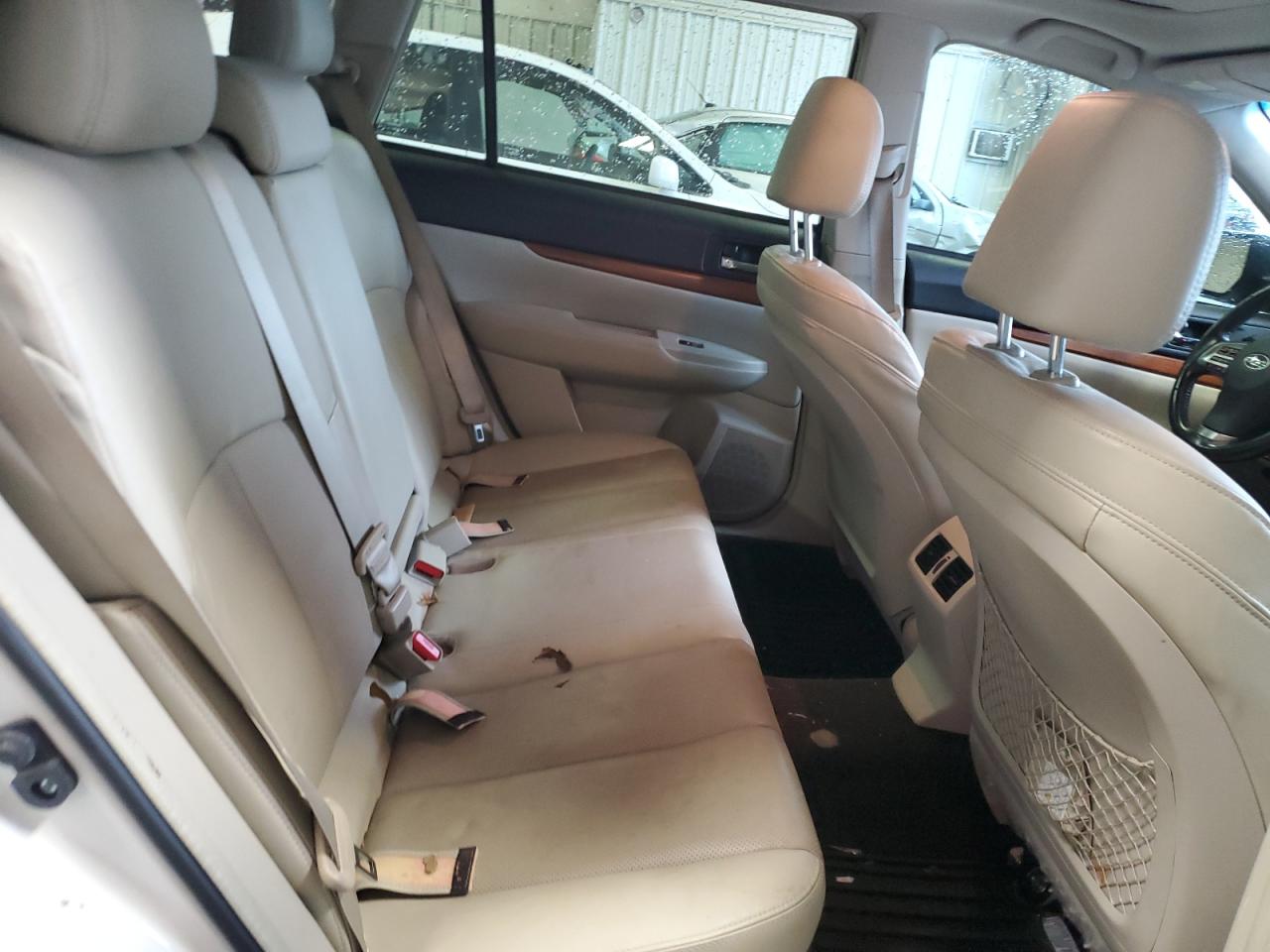 2014 Subaru Outback - Image 11