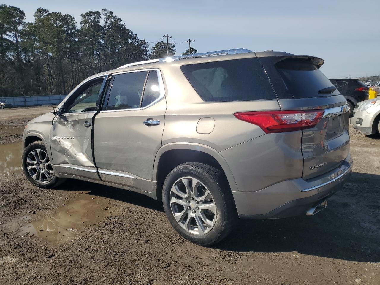 2019 Chevrolet Traverse - Image 2