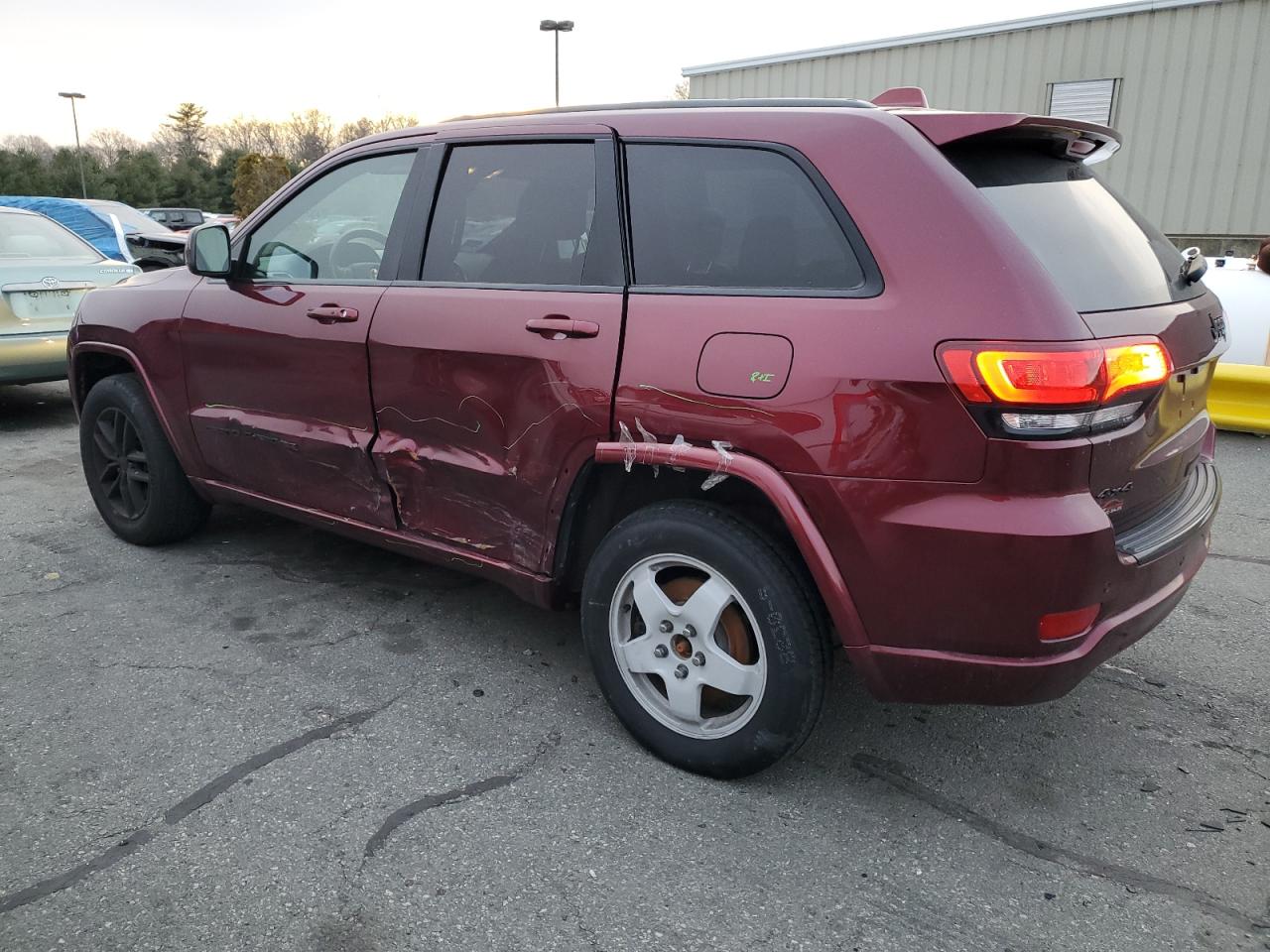 2017 Jeep Grand Cherokee - Image 2