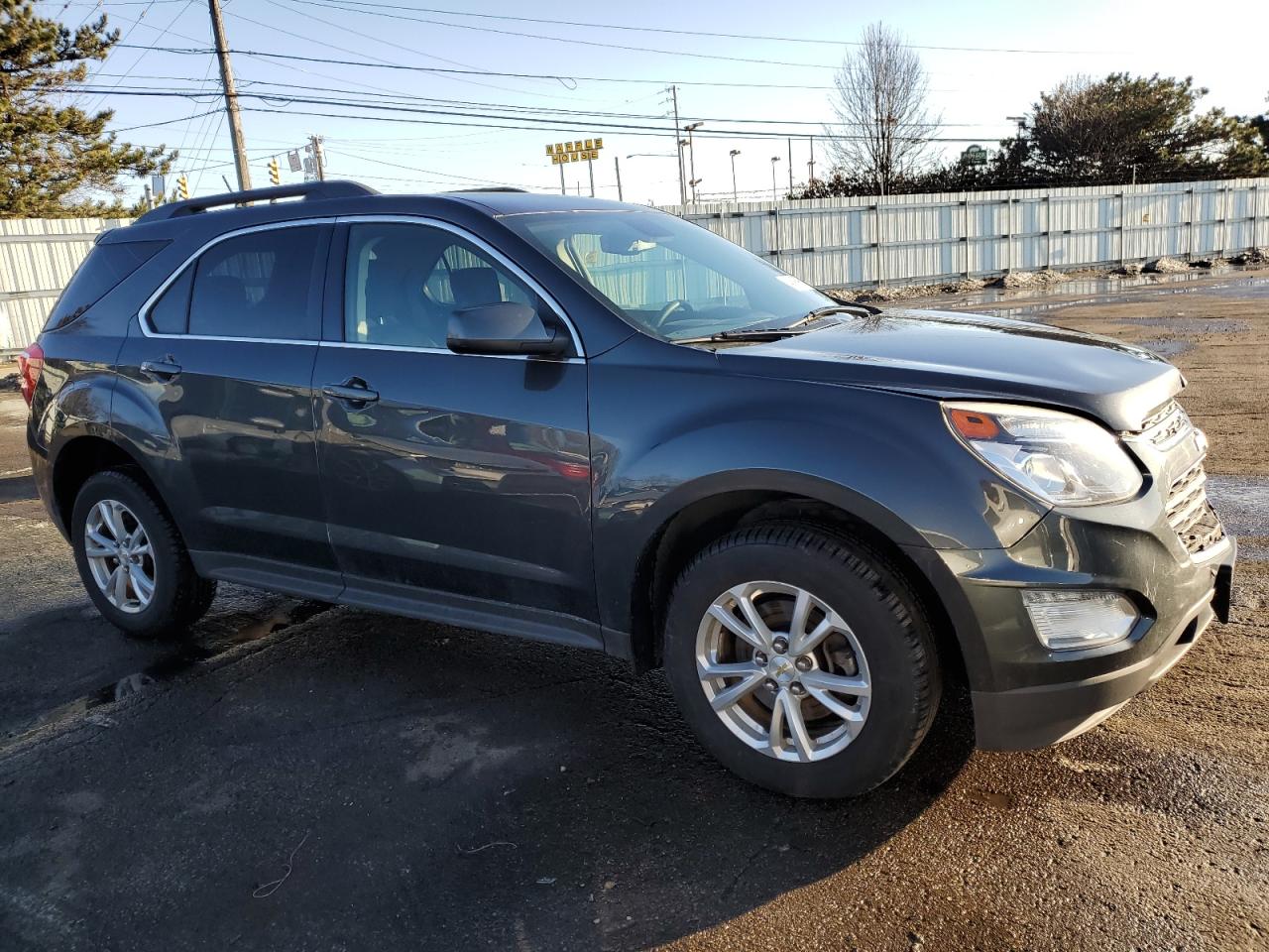 2017 Chevrolet Equinox - Image 4