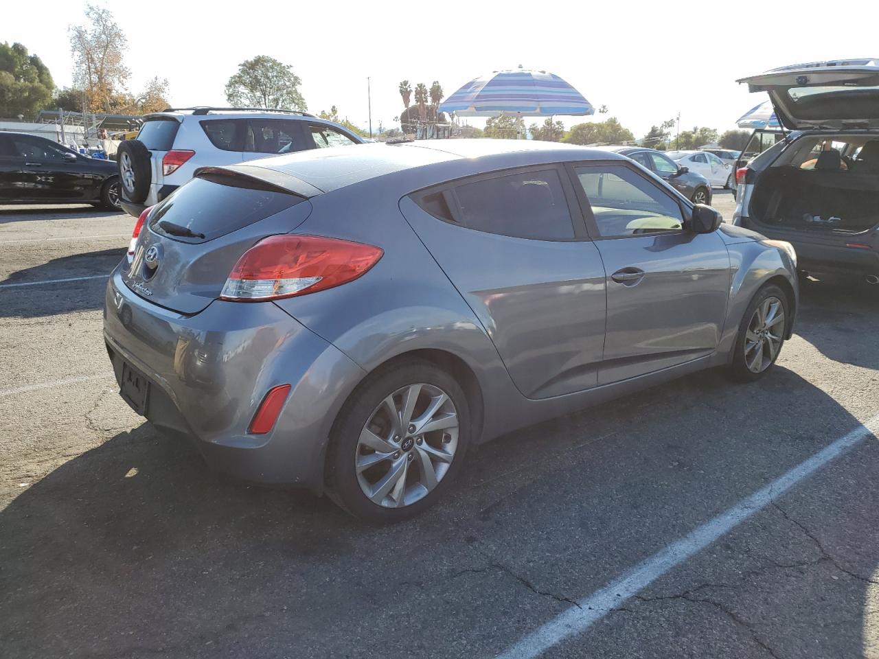 2016 Hyundai Veloster - Image 3