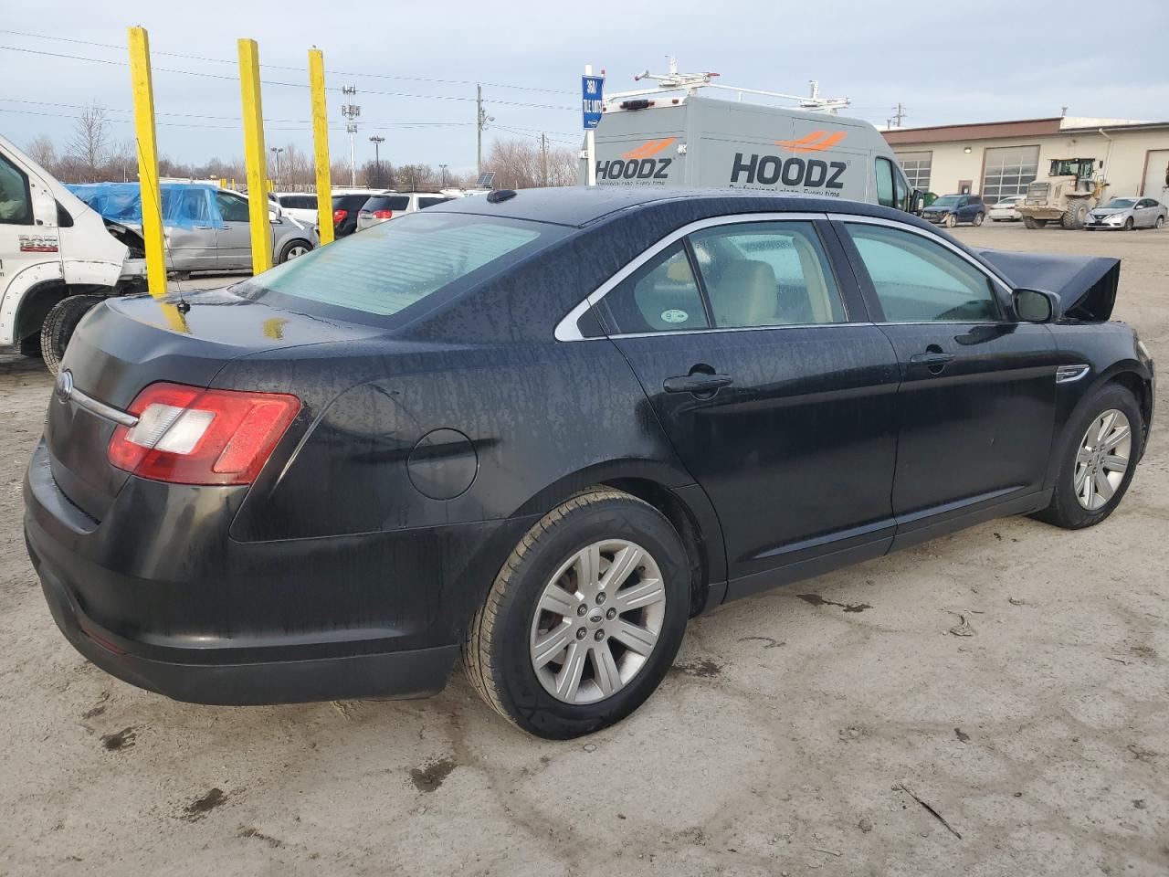 2011 Ford Taurus - Image 3