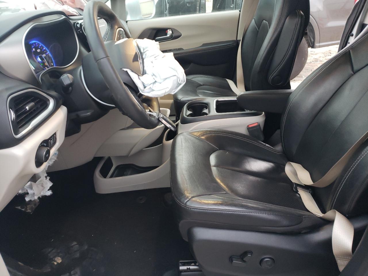 2022 Chrysler Pacifica - Image 7