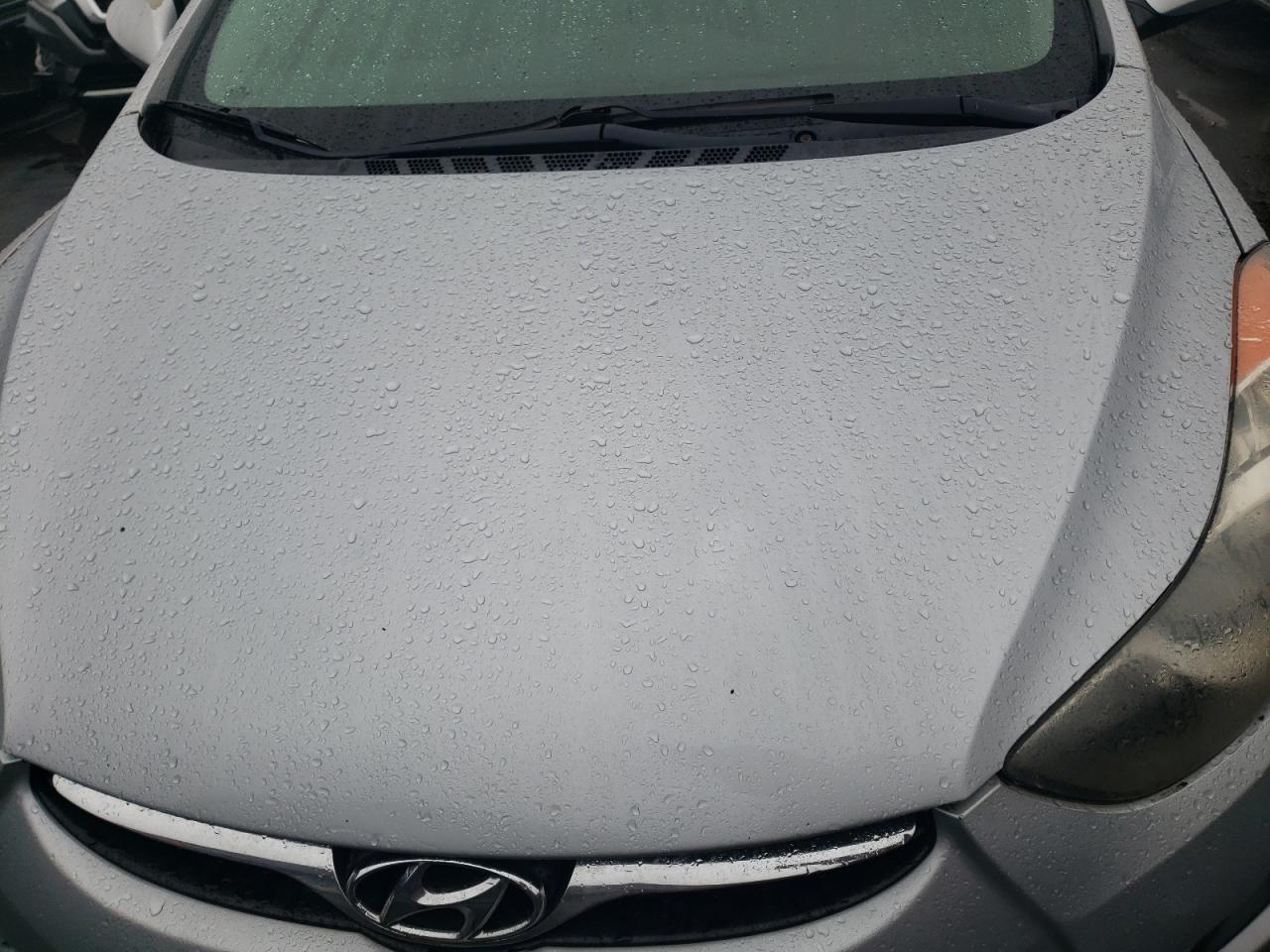 2011 Hyundai Elantra - Image 11