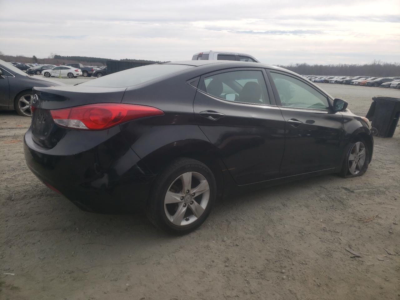 2011 Hyundai Elantra - Image 3