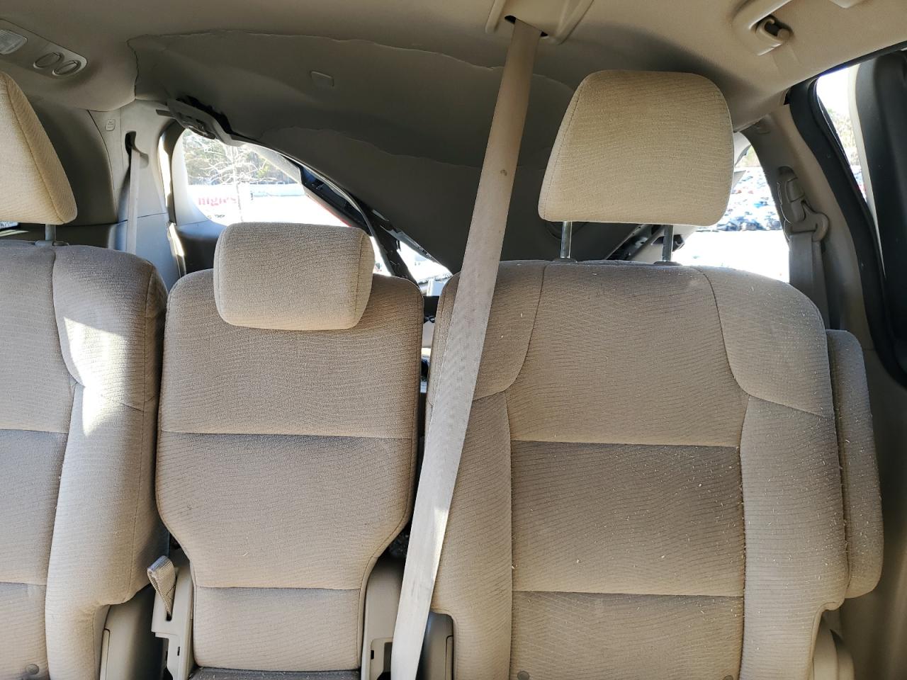 2011 Honda Odyssey - Image 10