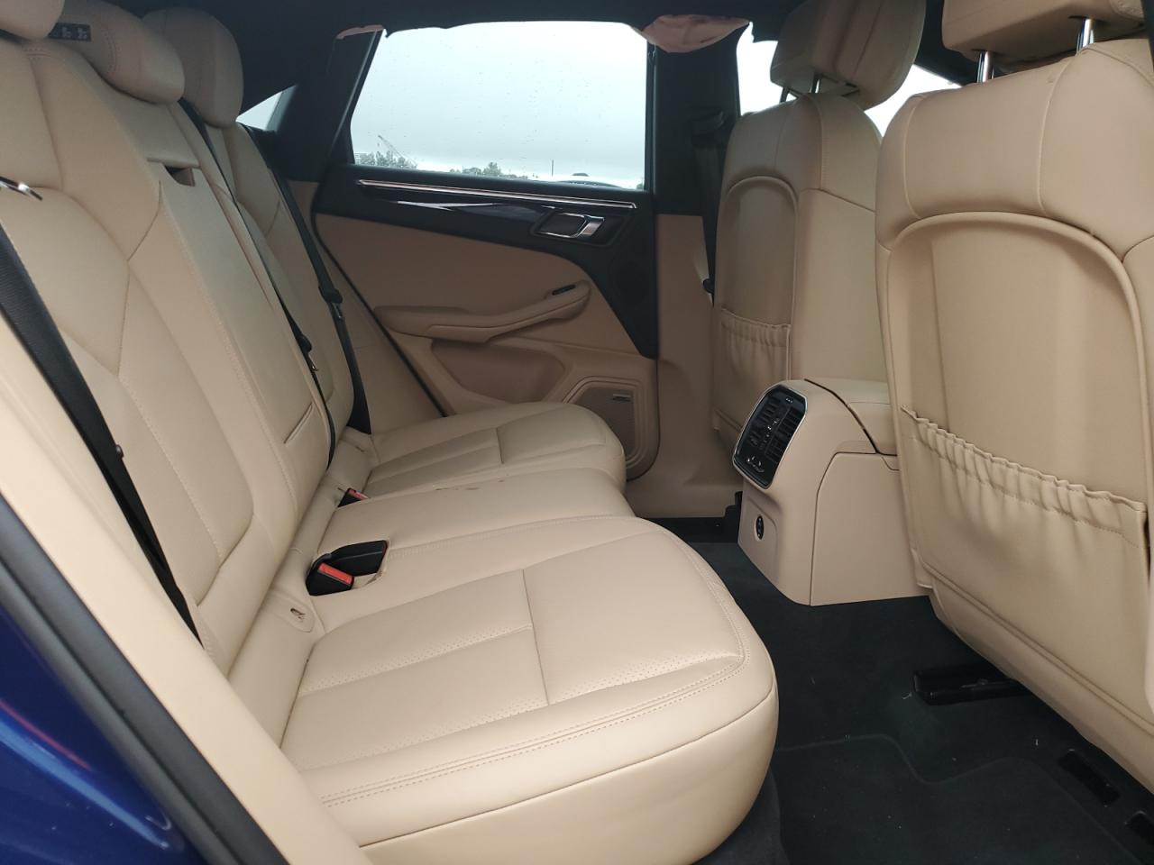2024 Porsche Macan - Image 12
